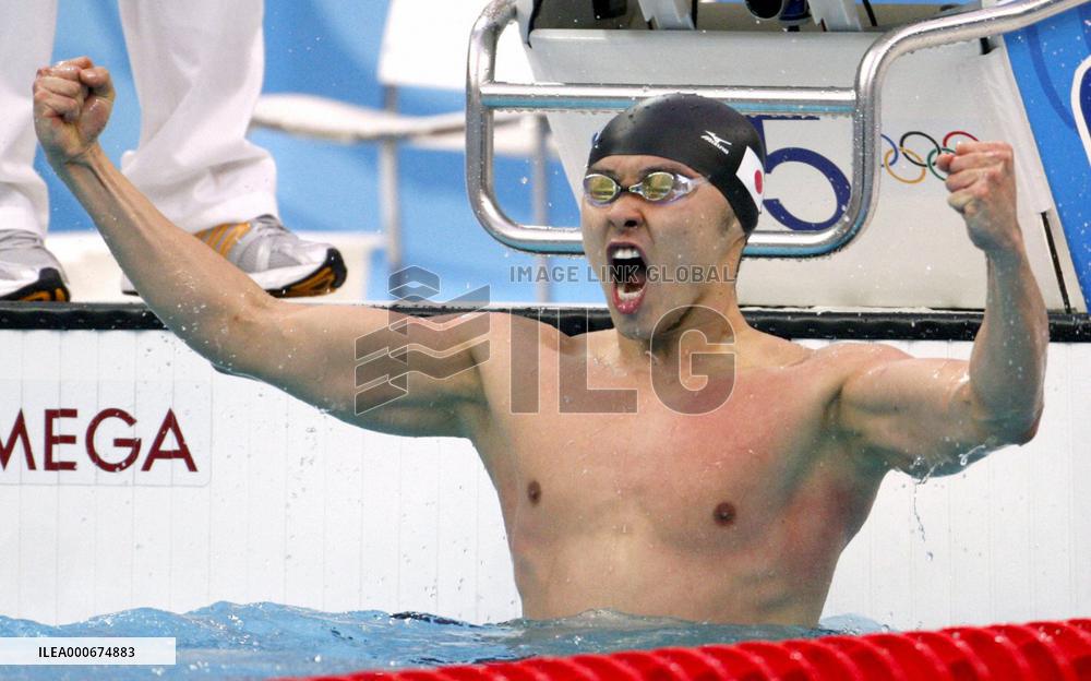 Kitajima wins gold in 100-meter breaststroke in Beijing
