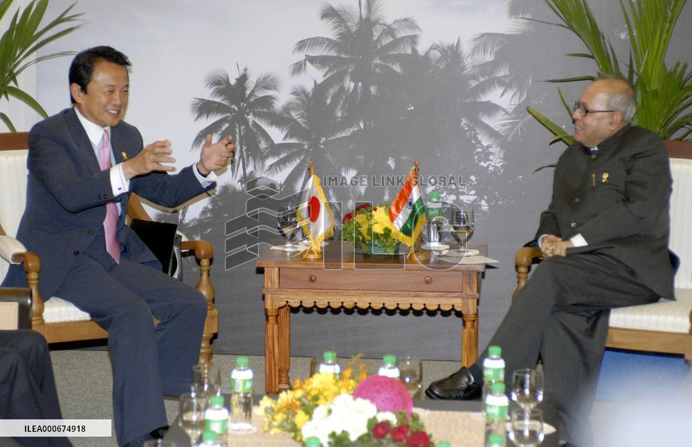 Foreign ministers lay groundwork for Abe's India trip