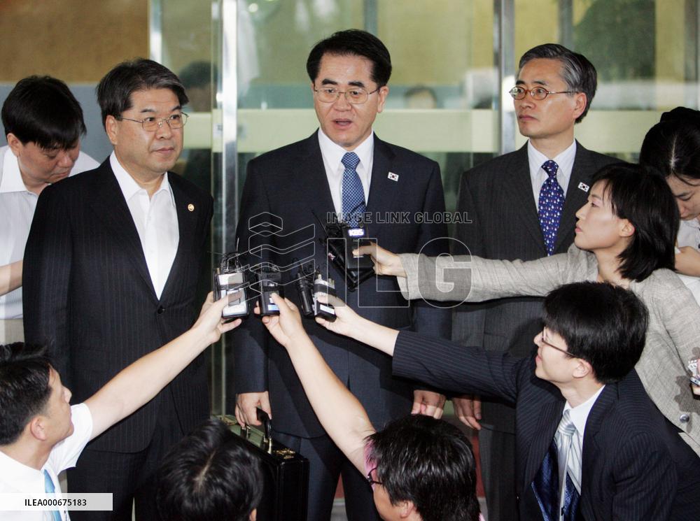 Lee leaves for Kaesong to prepare for inter-Korean summit
