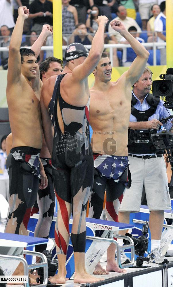 U.S. wins men's 4x200 freestyle relay in world record time