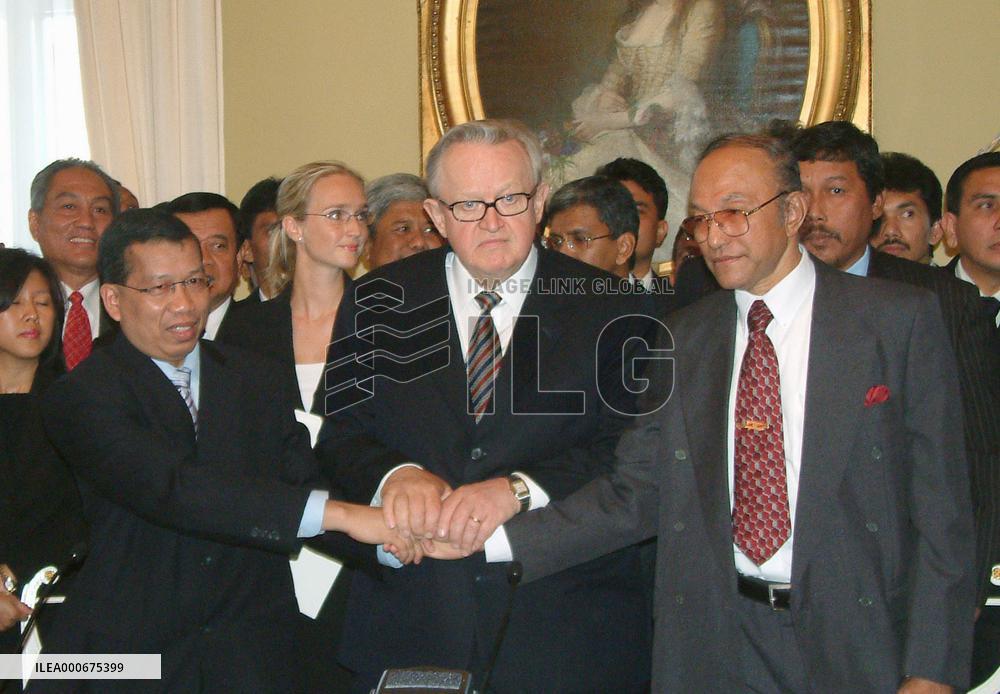 Indonesian gov't, Aceh rebels sign peace agreement