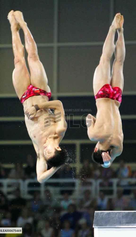 China's pair wins men's 10-meter synchronized diving