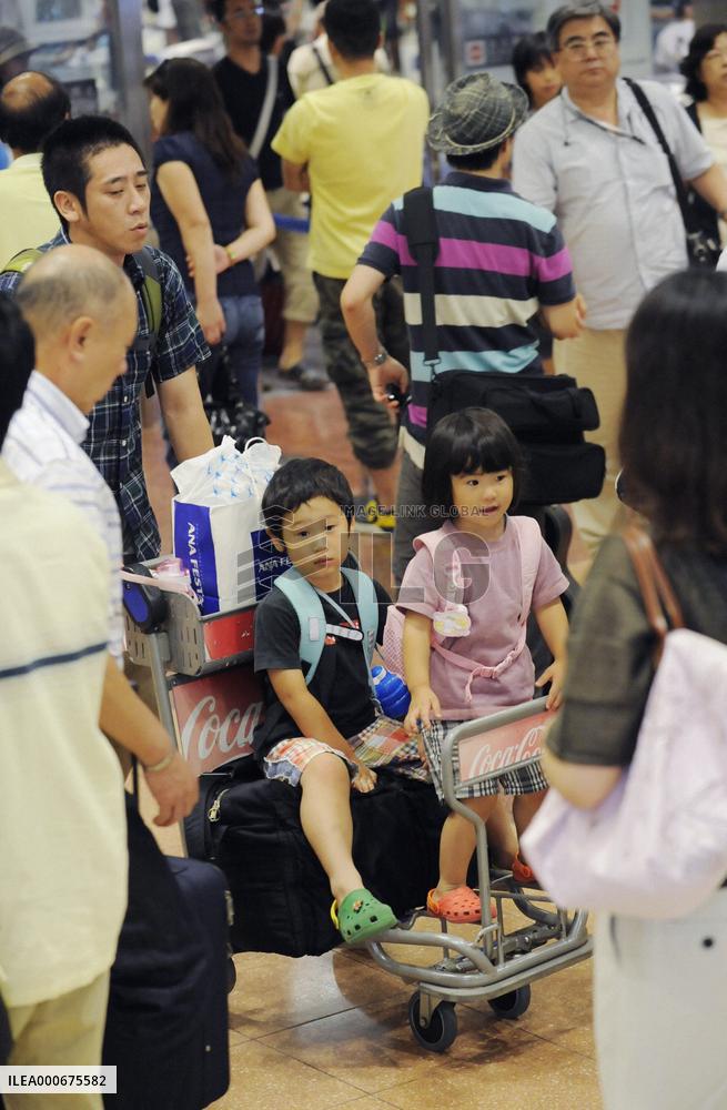 Return rush of midsummer holidaymakers peaks in Japan