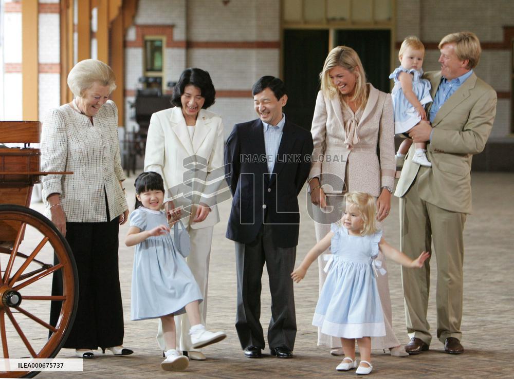 Crown prince, princess visit stables with Dutch Queen Beatrix