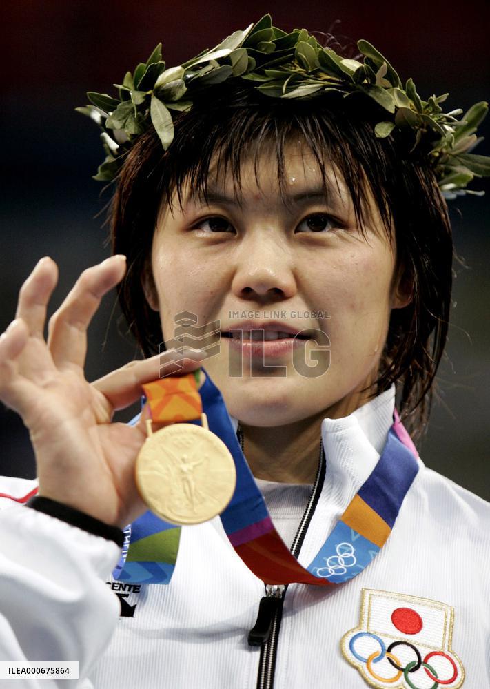 (4)Ueno wins gold in Olympic judo