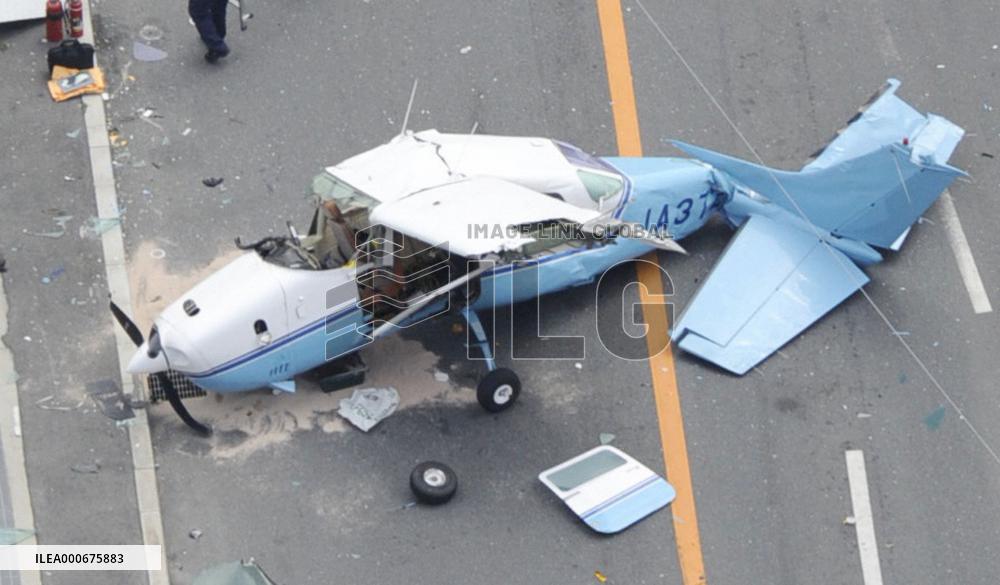 Light plane crashes onto nat'l highway in Osaka Pref.