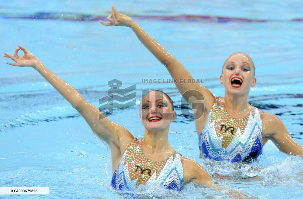 Russia advances to synchronized swimming duet final
