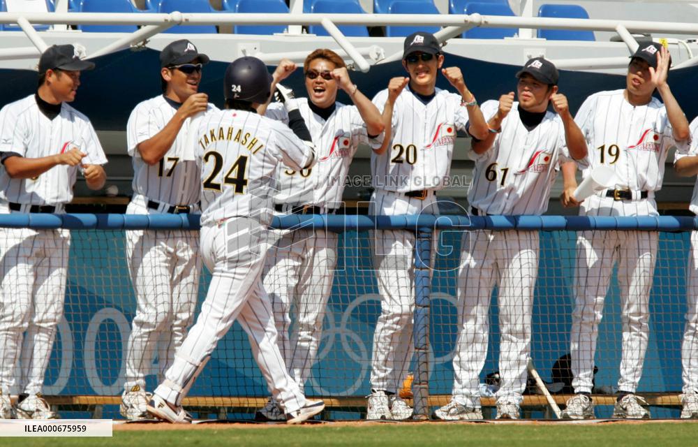 (2)Japan defeats Canada in baseball