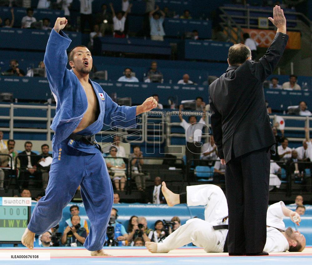 (2)Japan's Suzuki wins gold in Olympic judo