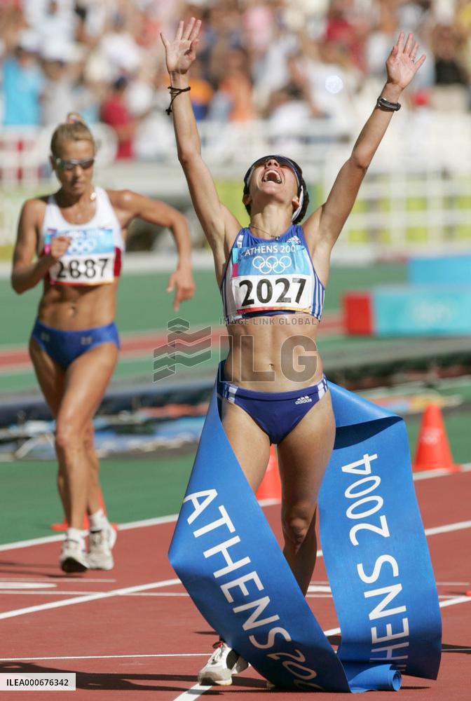 Tsoumeleka collects surprise gold for Greece