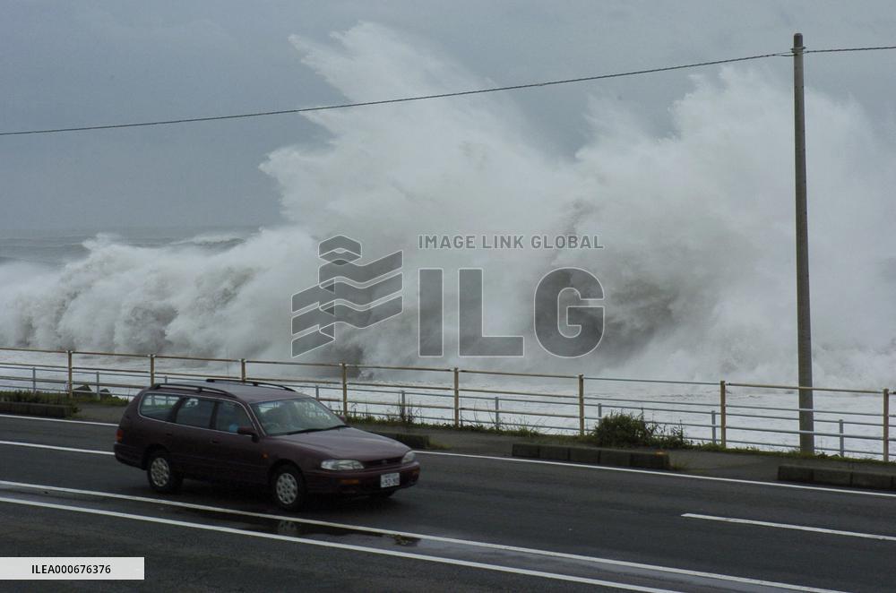 Typhoon expected to hit mainland Japan