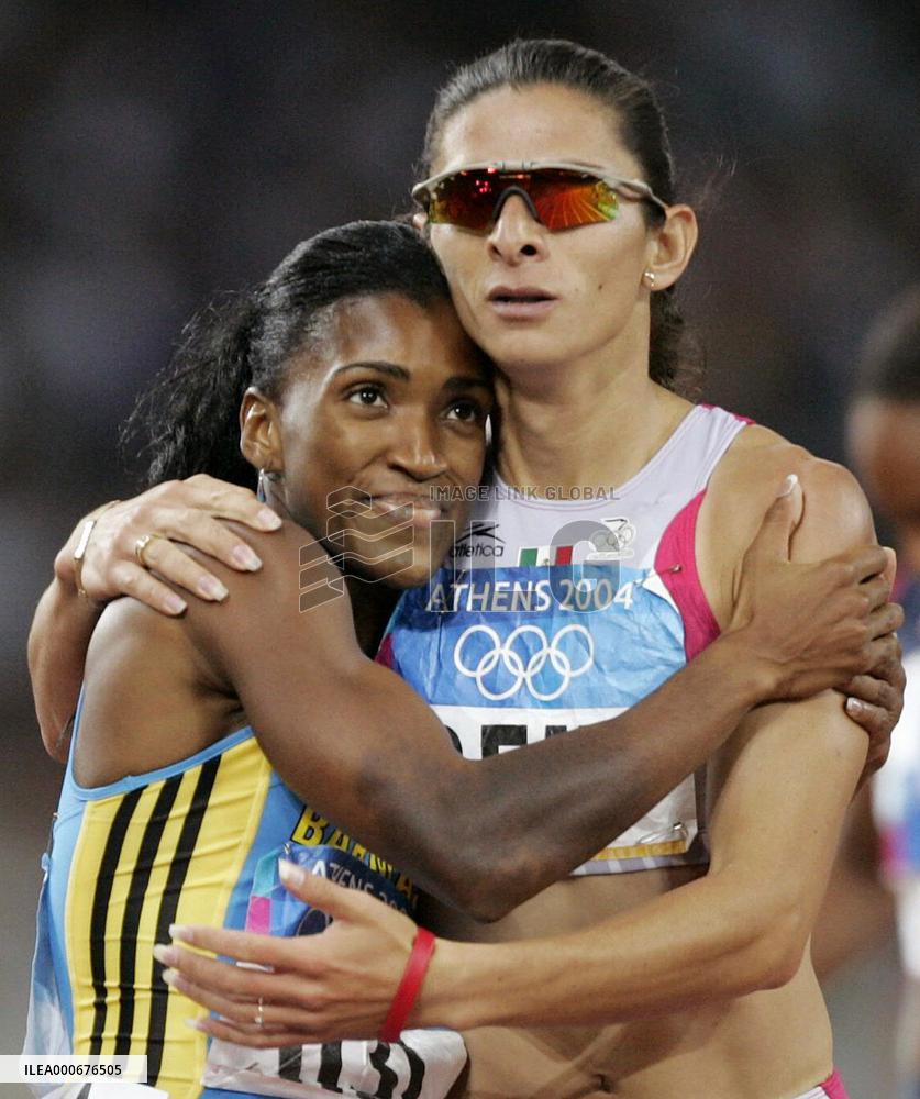 Bahamas' Williams-Darling wins women's 400-meters in Olympics