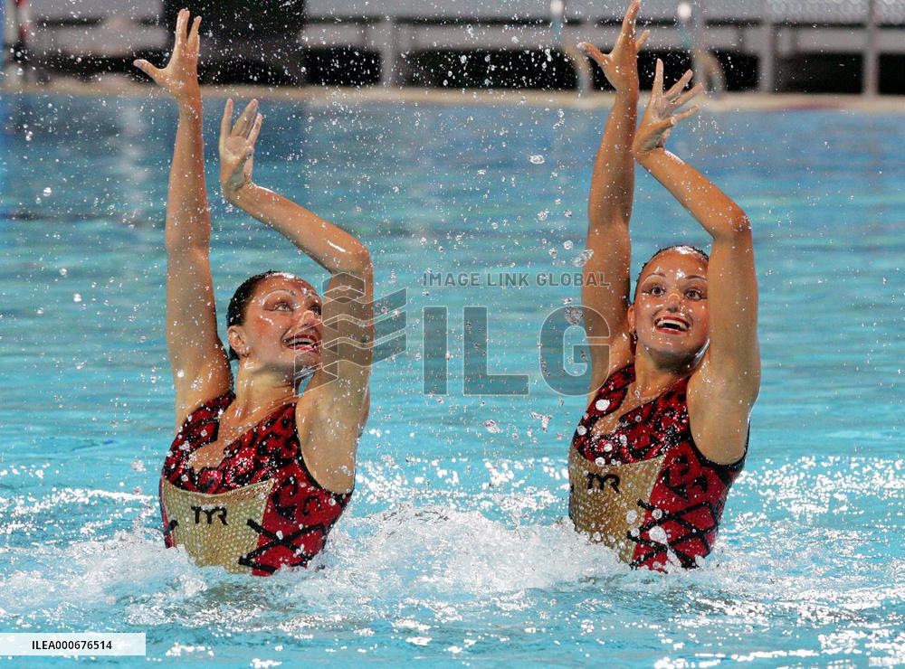 Russian pair remains top in Olympic synchronized swimming