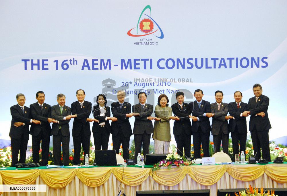 ASEAN plus 6 nations approve $290 bil. Asian development plan
