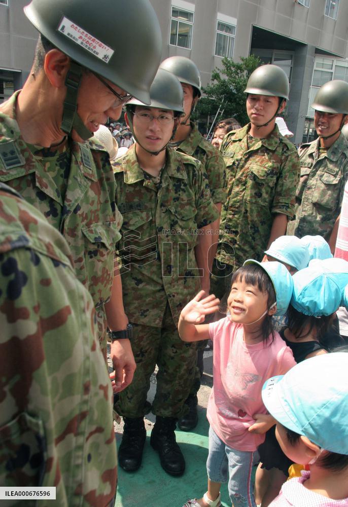 Kashiwazaki residents bid farewell to GSDF members