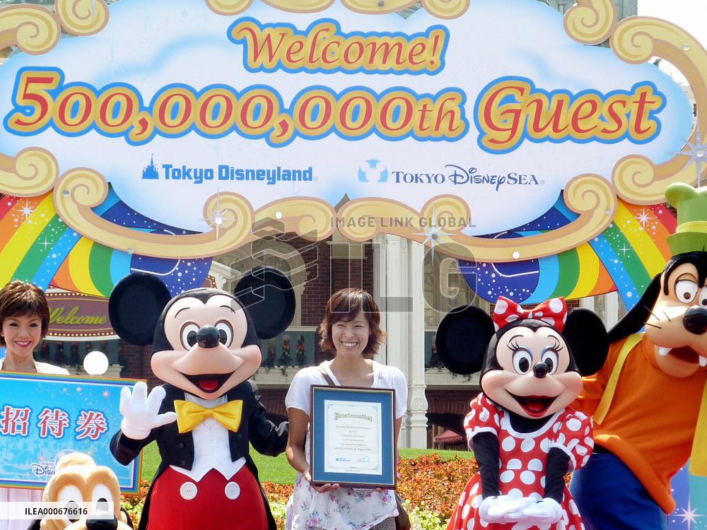 500 millionth customer visits Tokyo Disney theme parks