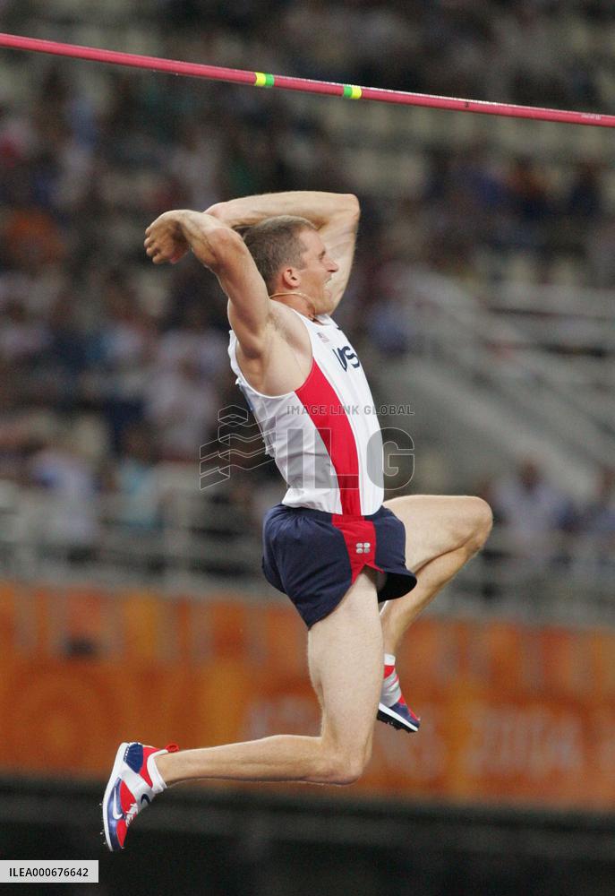 (3)Mack captures gold in men's pole vault