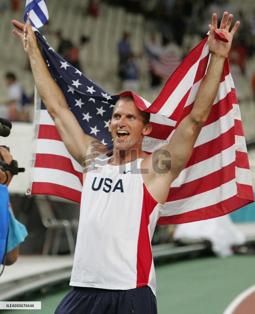 (1)Mack captures gold in men's pole vault