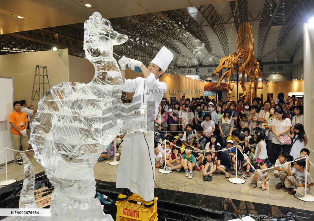 Ice sculpture of Spinosaurus appears at Makuhari Messe