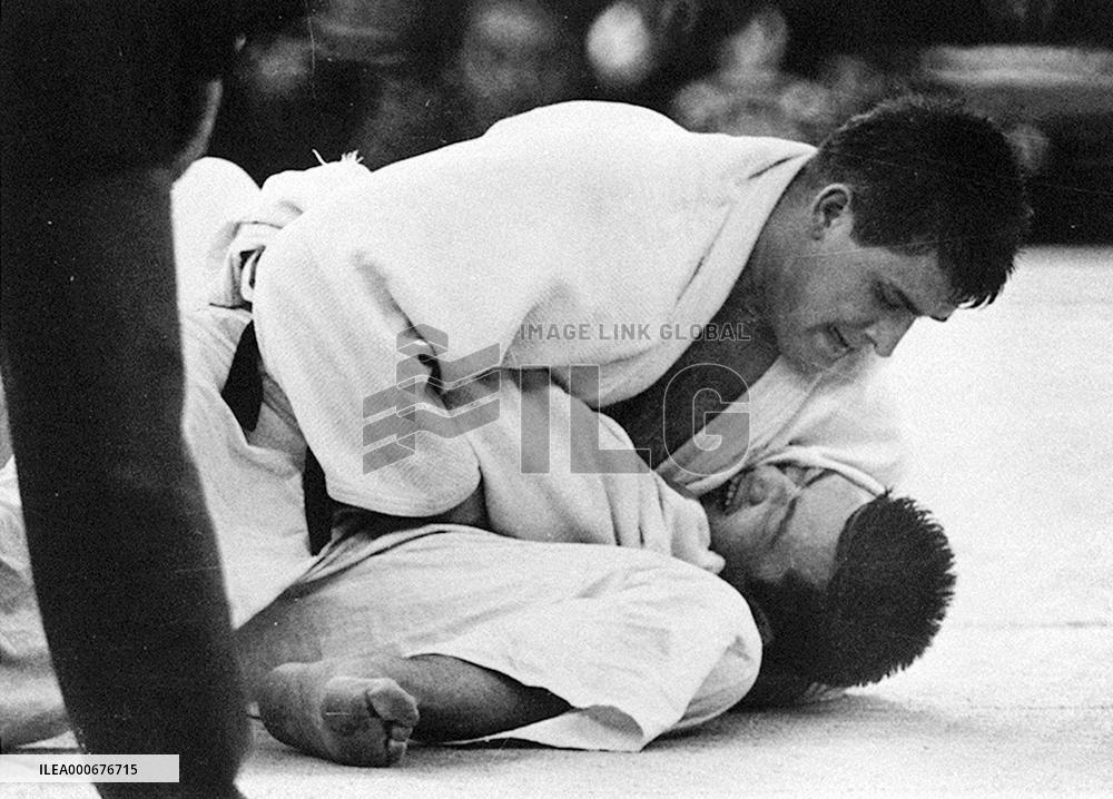 Tokyo Olympic judo gold medalist Geesink dies