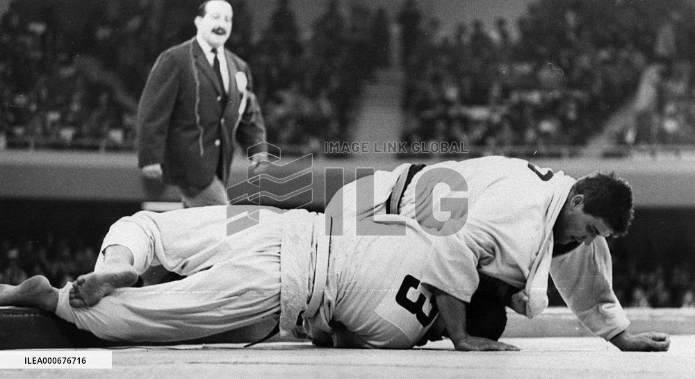 Tokyo Olympic judo gold medalist Geesink dies