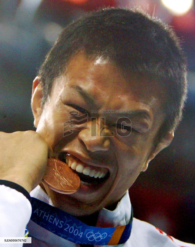 (3)Inoue takes bronze in men's 60-kg freestyle wrestling