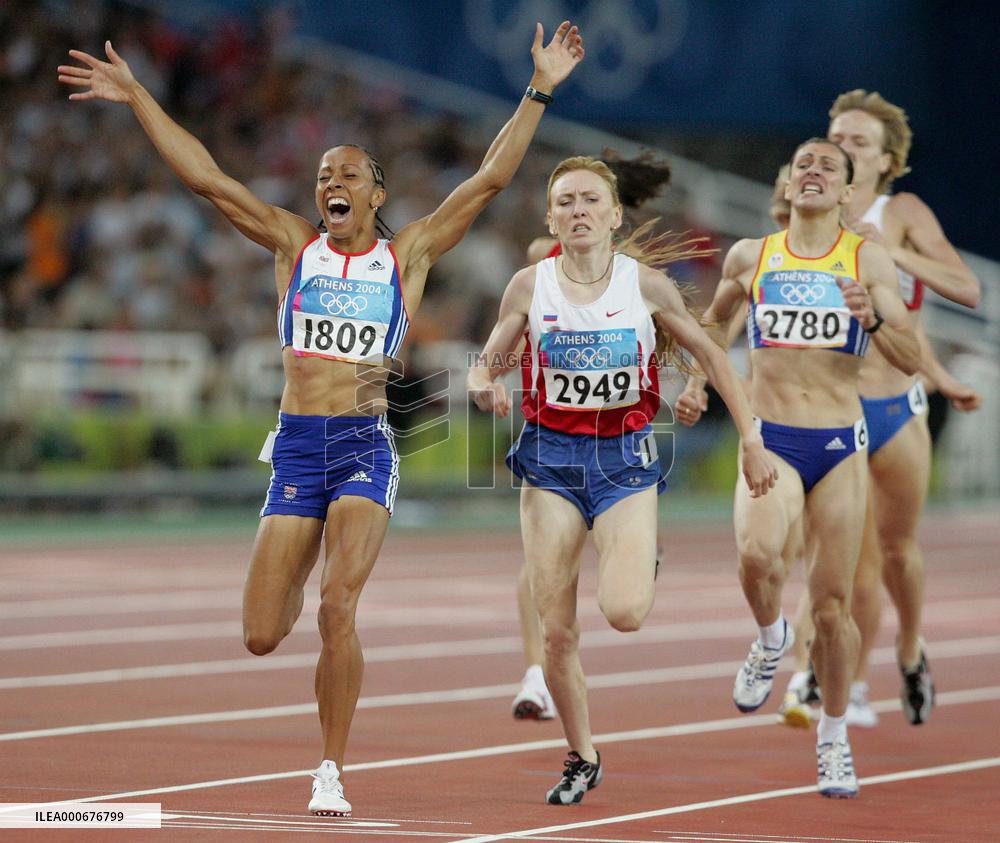 Britain's Holmes wins gold in women's 1,500 meters