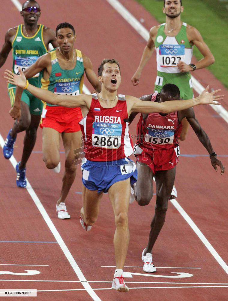 Russia's Borzakovskiy wins gold in men's 800 meters