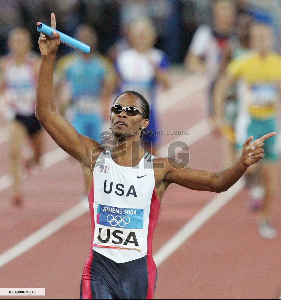 U.S. team wins gold in men's 4x400-meter relay