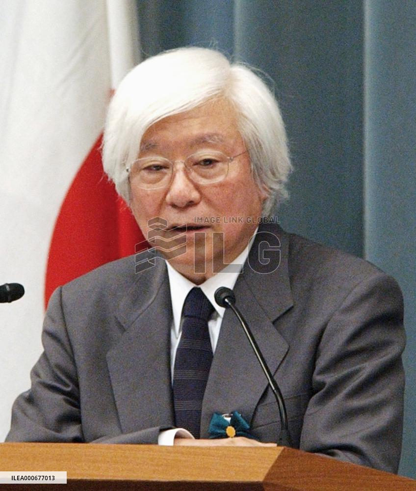 Gov't panel says male-only imperial succession has ''concerns''