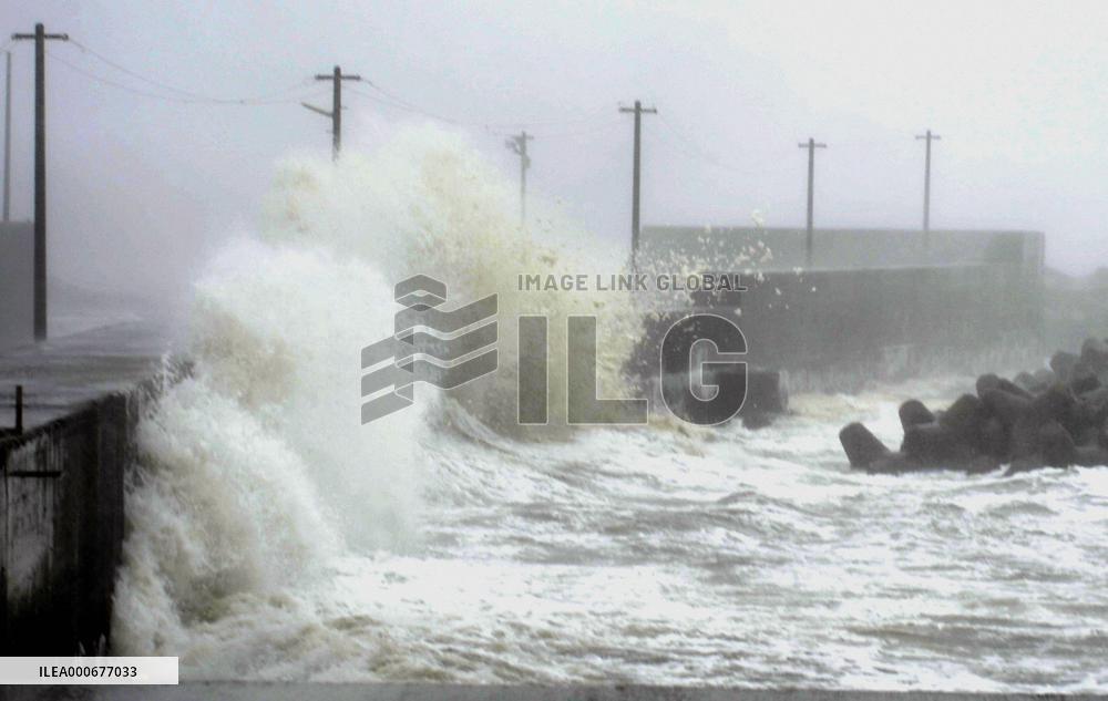 Typhoon approaching Tokyo area