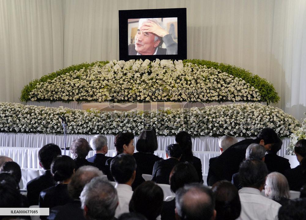 800 people offer condolences for late peace activist Oda