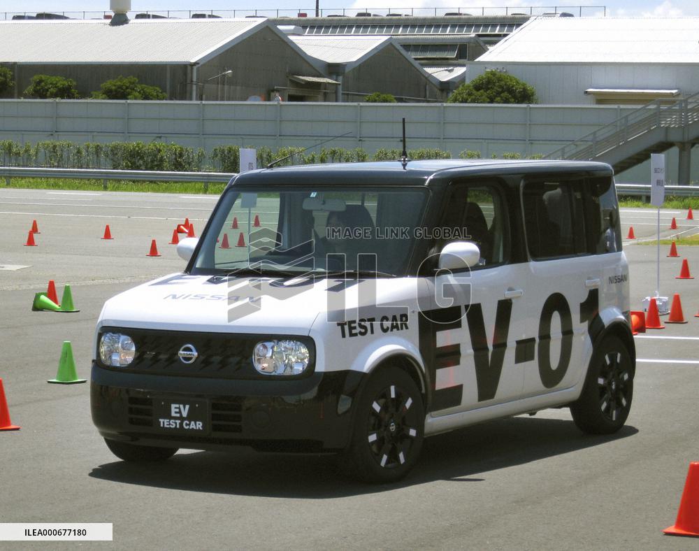 Nissan unveils prototype electric, hybrid vehicles