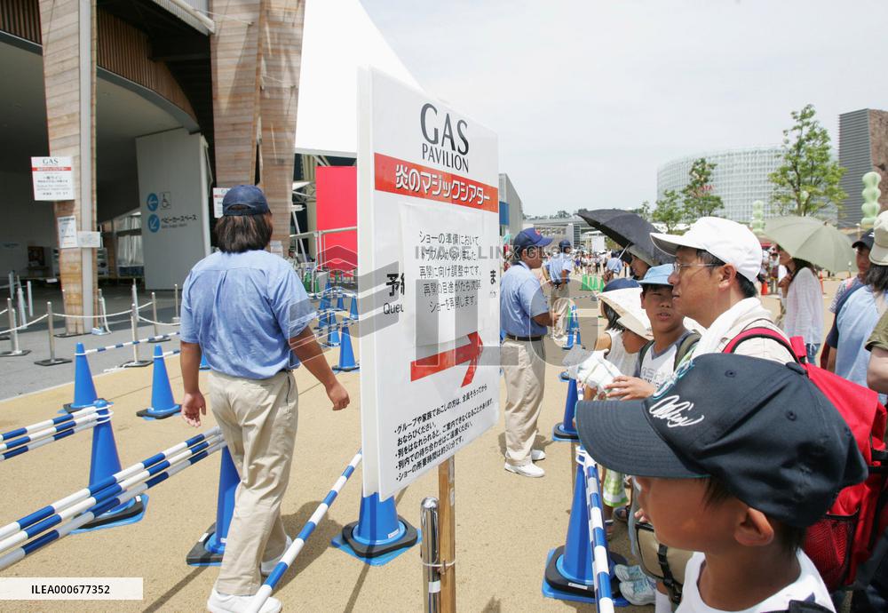 300 visitors flee Expo pavilion due to smoke