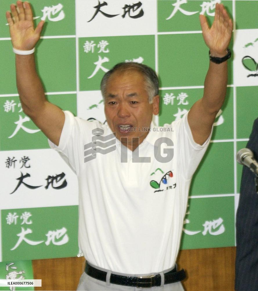 Ex-lawmaker Suzuki to make comeback to lower house