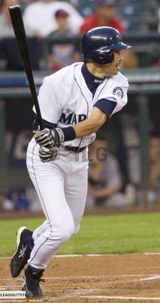 Mariners' Ichiro goes 2-for-4 against Red Sox