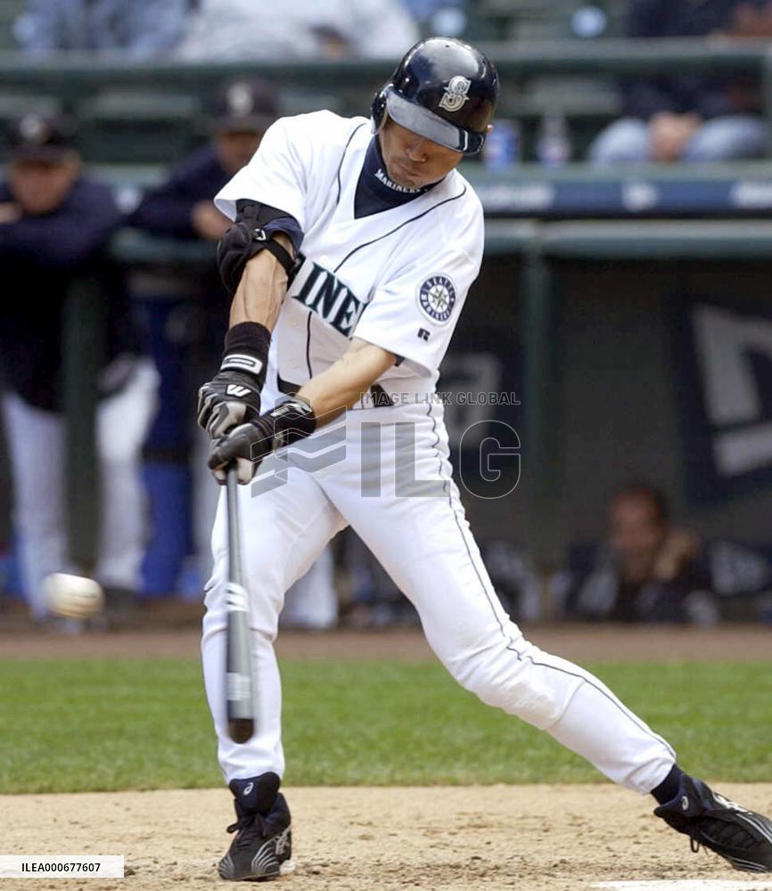 Mariners' Ichiro goes 2-for-4 against Red Sox