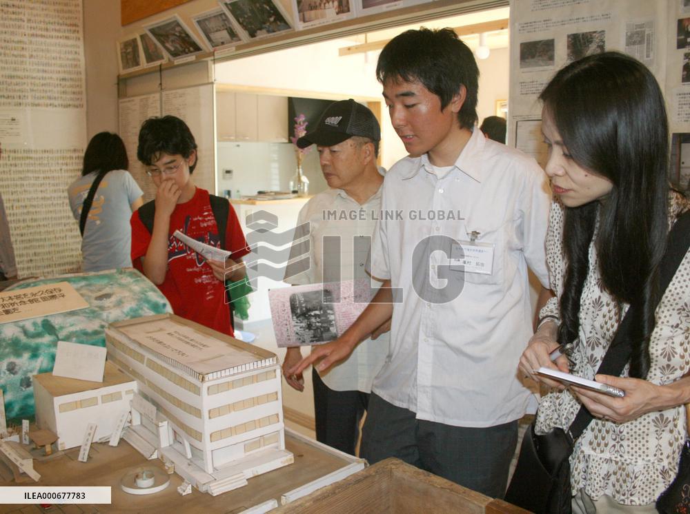 Students operate reference center for wartime underground shelte