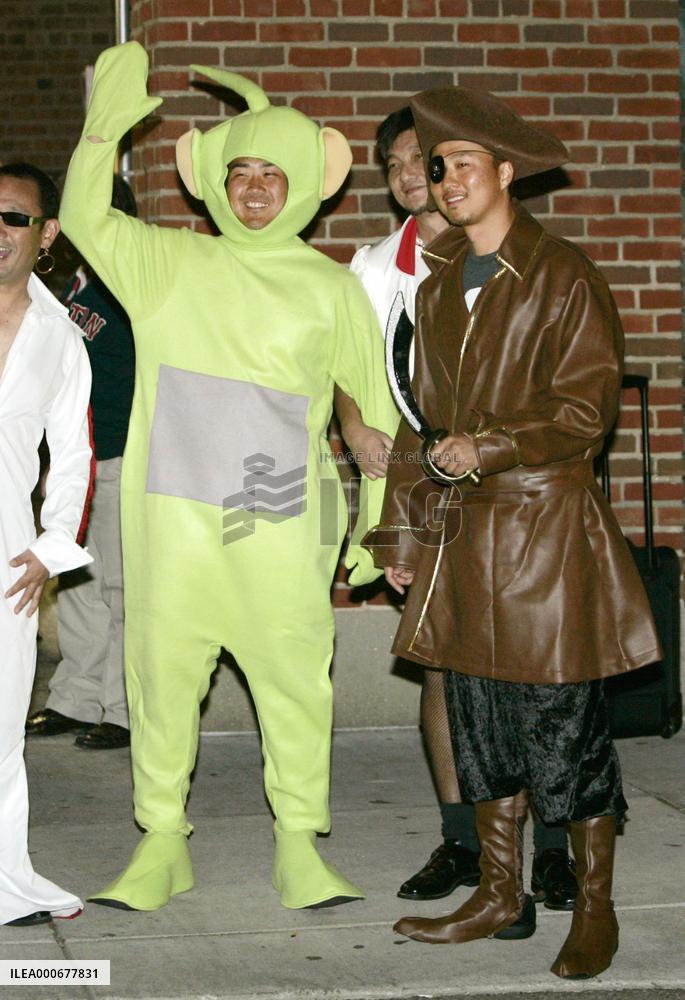 MLB rookies Matsuzaka and Okajima join costume event