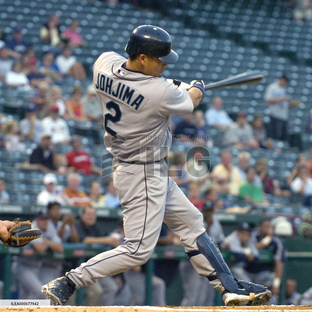 Jojima hits 17th homer, Ichiro gets 3 hits