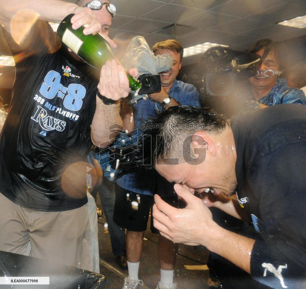 Tampa Bay Devil Rays secure at least wild-card spot in AL