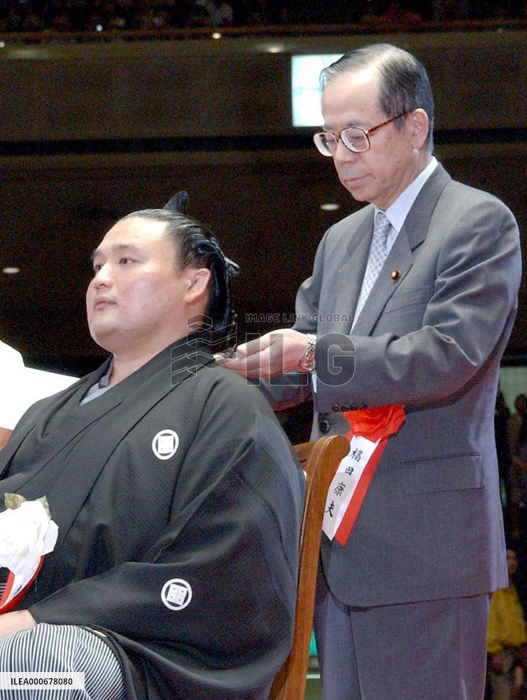 Veteran Fukuda elected LDP chief to be Japan's new leader after