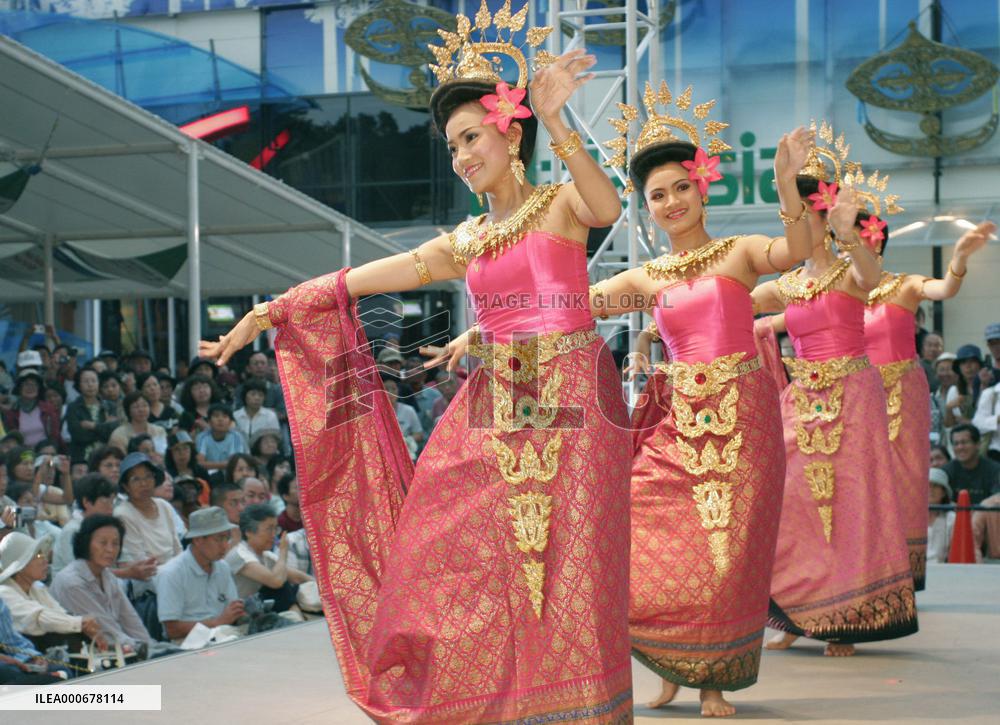 Aichi Expo packed with visitors