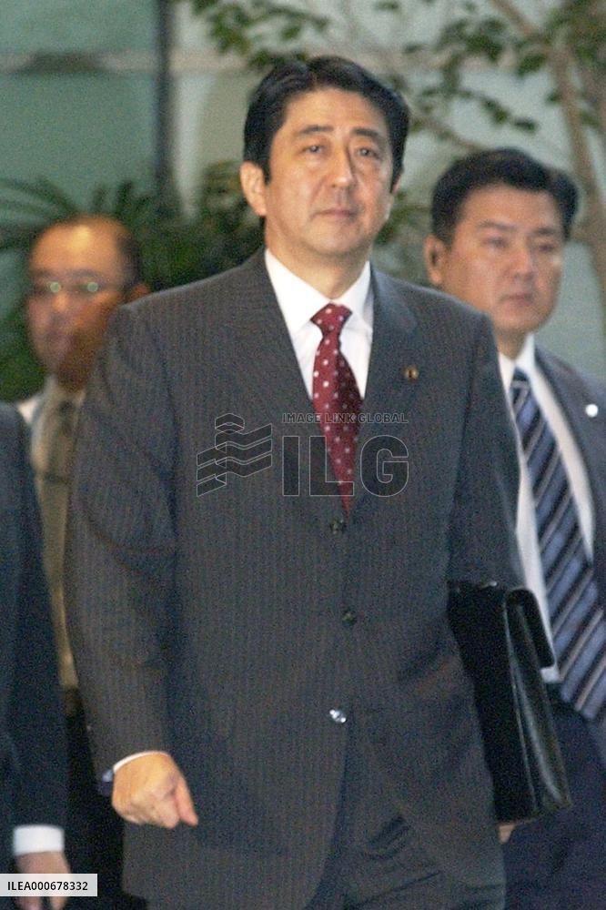 Abe Cabinet gets down to work