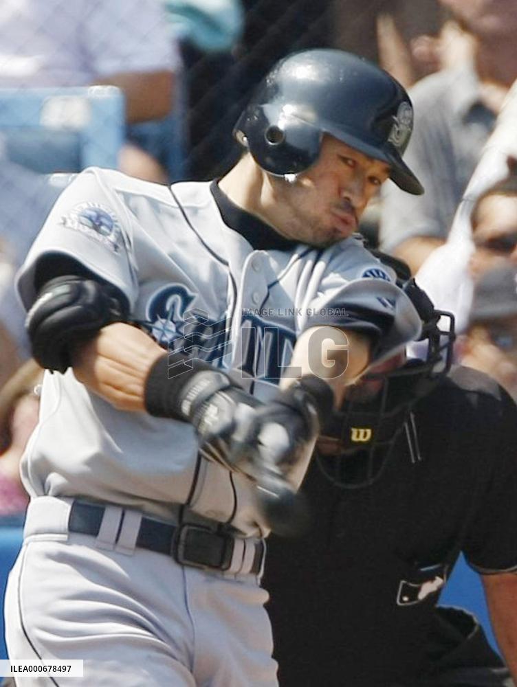 Mariners Ichiro marks 200 hits for 7th consecutive season in MLB