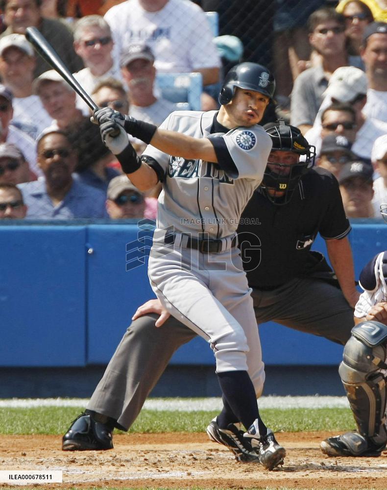 Mariners Ichiro marks 200 hits for 7th consecutive season in MLB