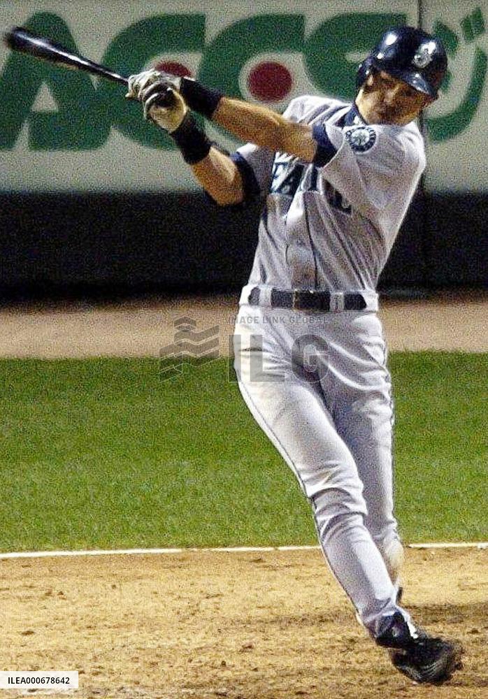 Mariners' Ichiro goes 5-for-5, 35 away from hits record