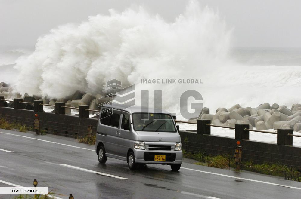 Typhoon Fitow approaches Japan