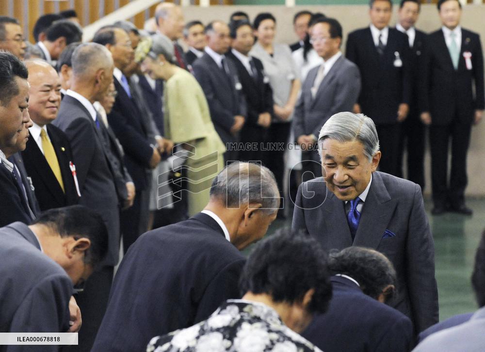 Emperor, empress inspect Niigata earthquake reconstruction work