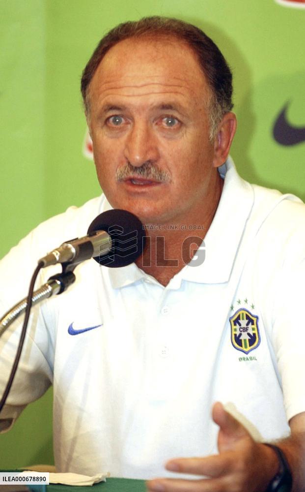 Brazil's coach Scolari meets press in South Korea